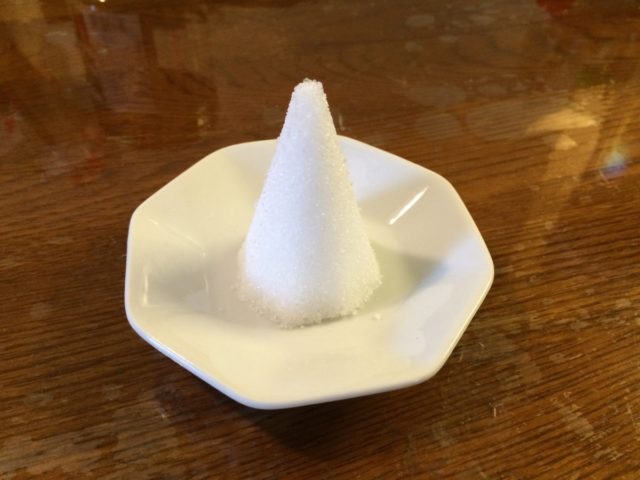 八角錐の盛り塩